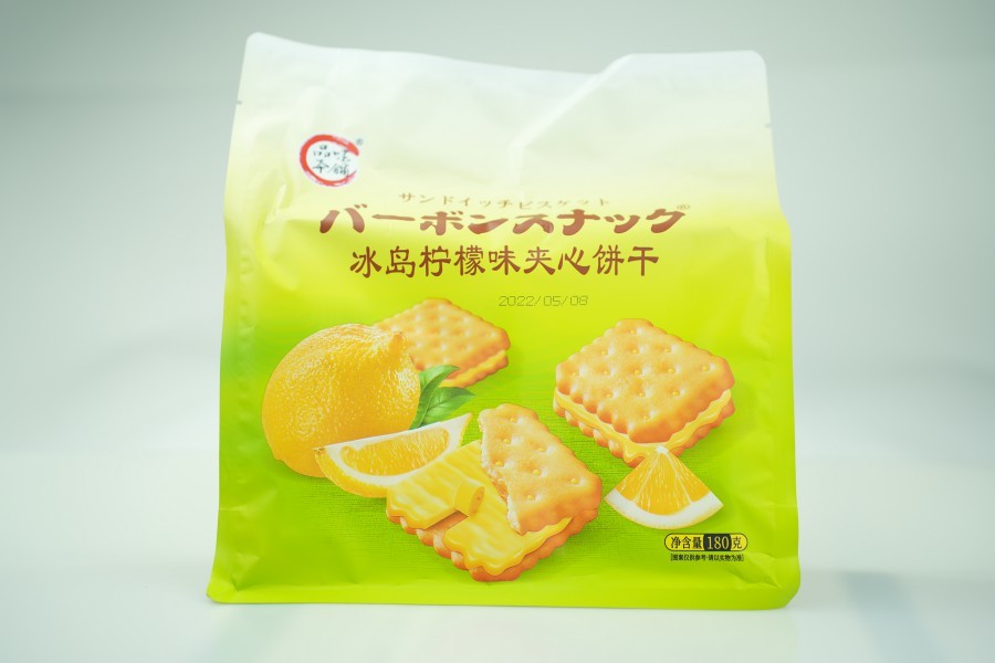 Icelandic lemon-flavored sandwich cookies